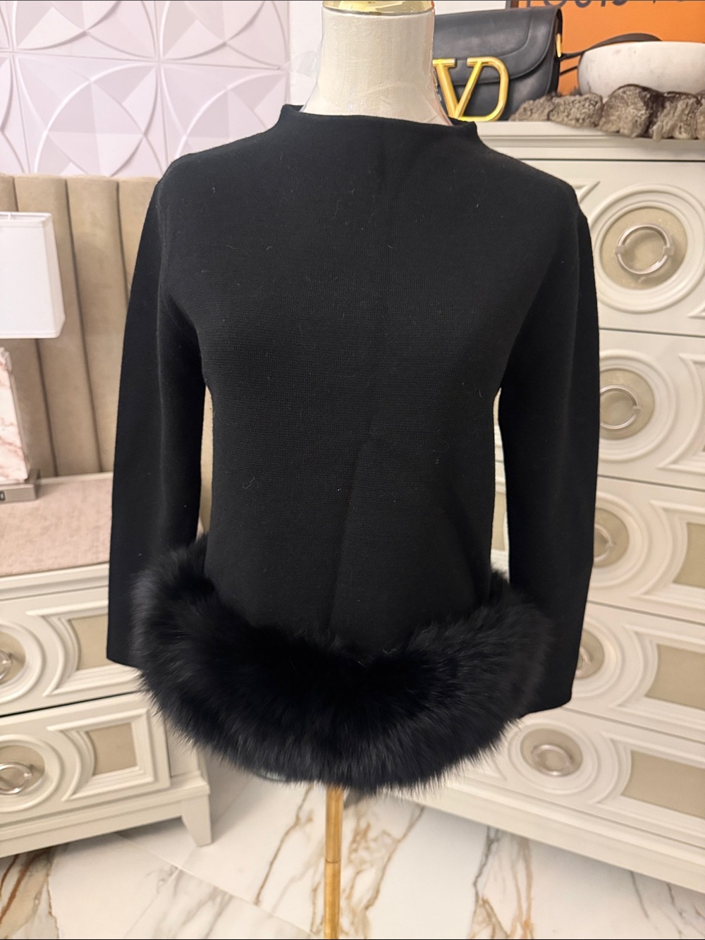 Wool sweater with real Fox fur